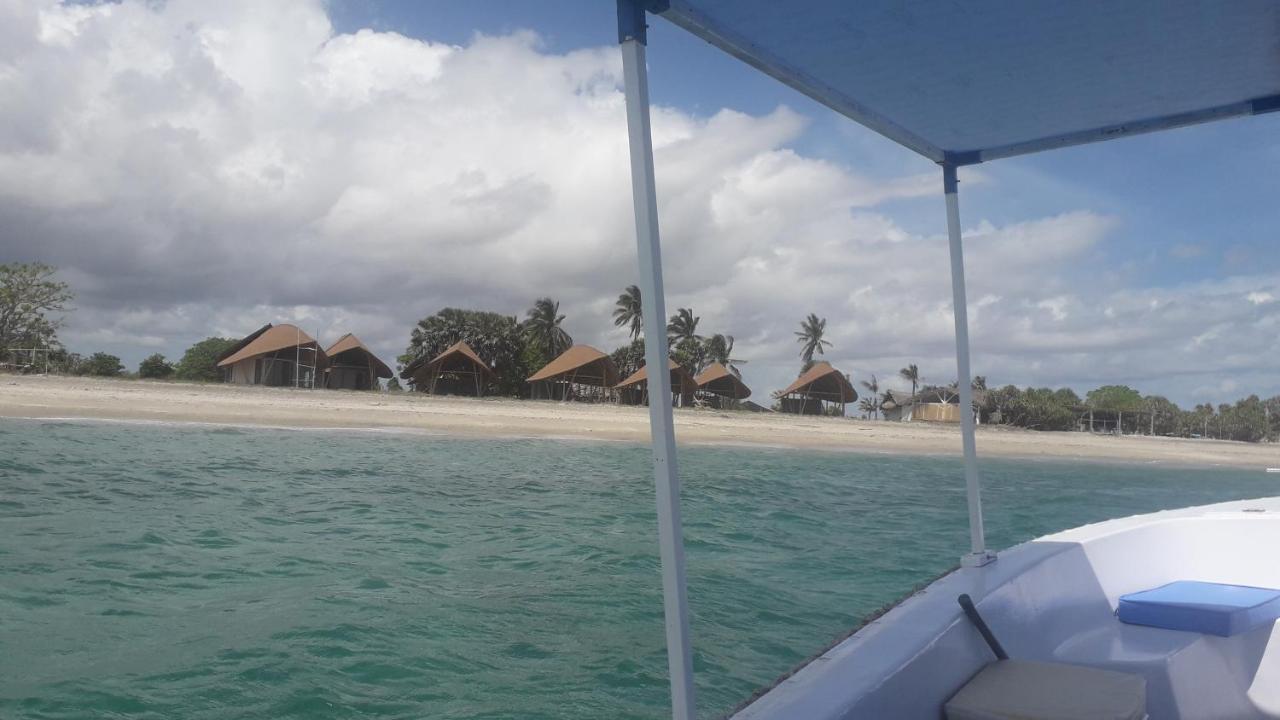 Wera Beach Kadumbul Exterior foto